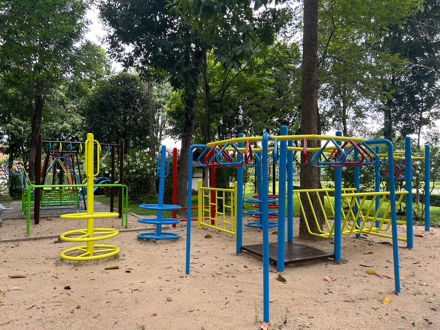 สนามเด็กโต 6–12